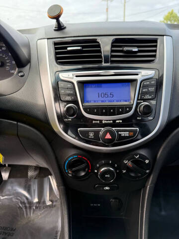 2012 Hyundai Accent SE