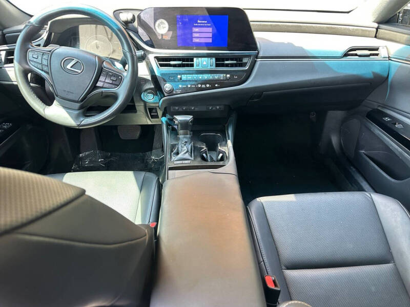 2023 Lexus ES 300h