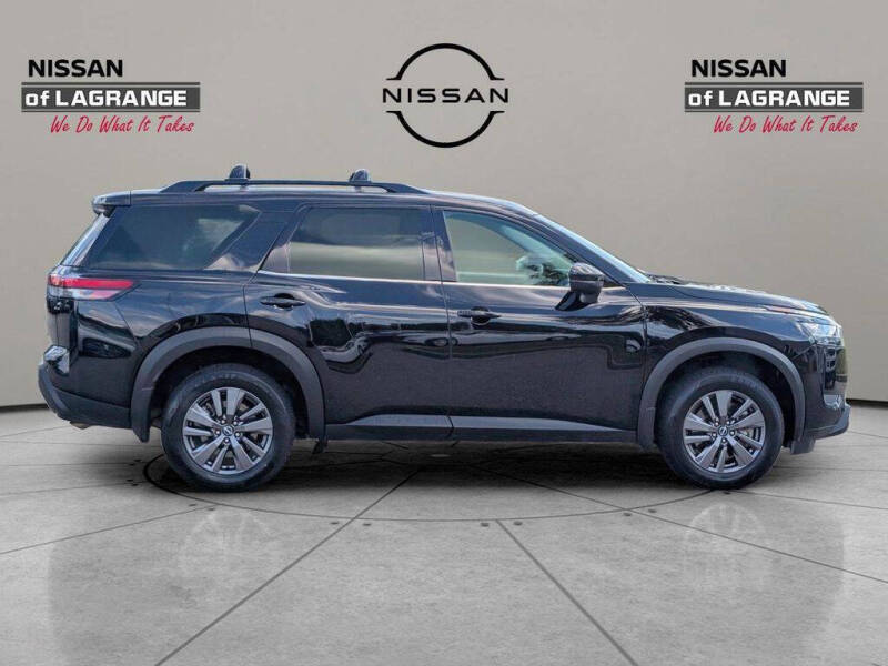 2022 Nissan Pathfinder SV