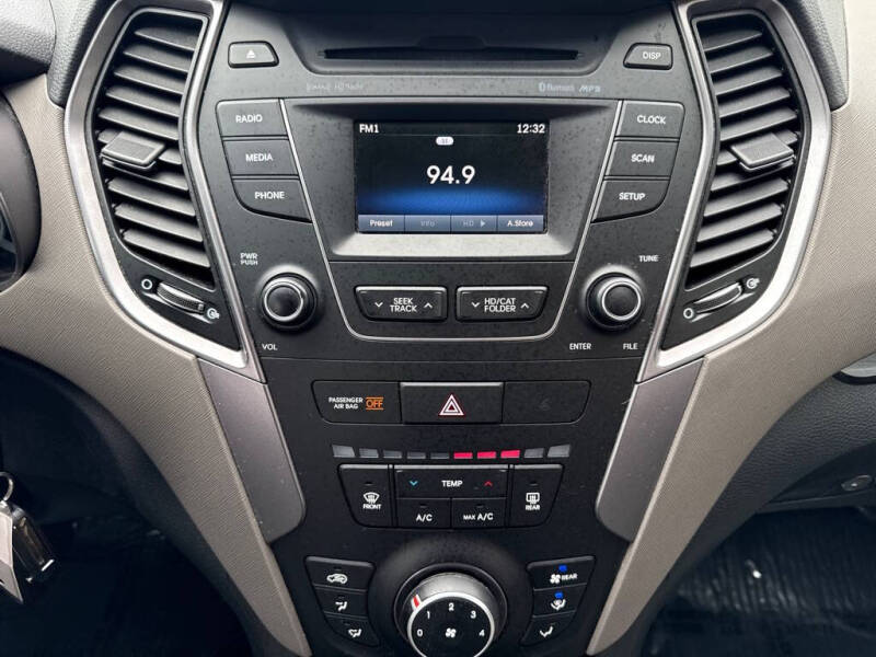 2016 Hyundai Santa Fe SE