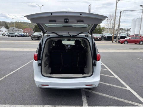 2023 Chrysler Voyager LX