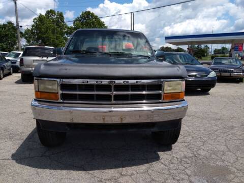 1994 Dodge Dakota for sale at STEVE GRAYSON MOTORS in Youngstown OH