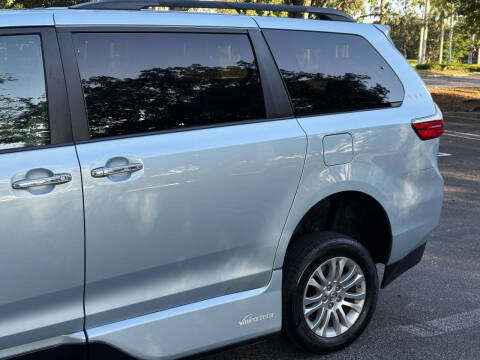 2016 Toyota Sienna XLE 7-Passenger Auto Access Seat