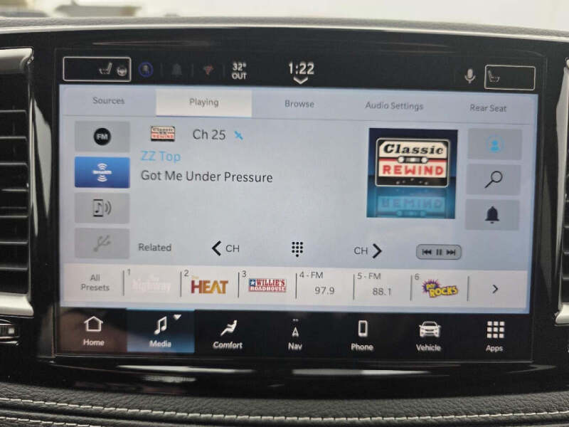2026 Chrysler Pacifica Select