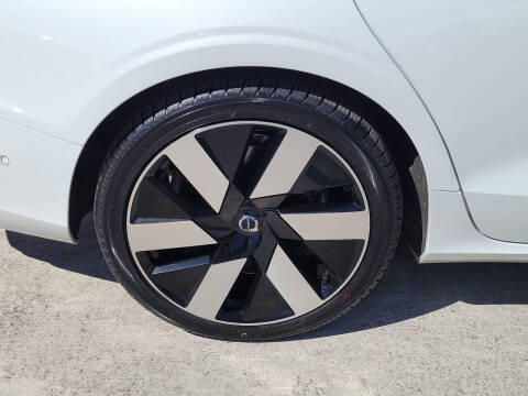 2024 Volvo S60 Recharge T8 Plus Dark Theme