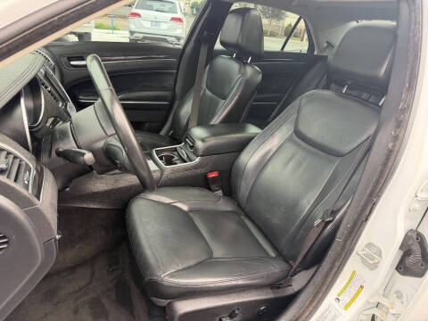 2016 Chrysler 300 Limited