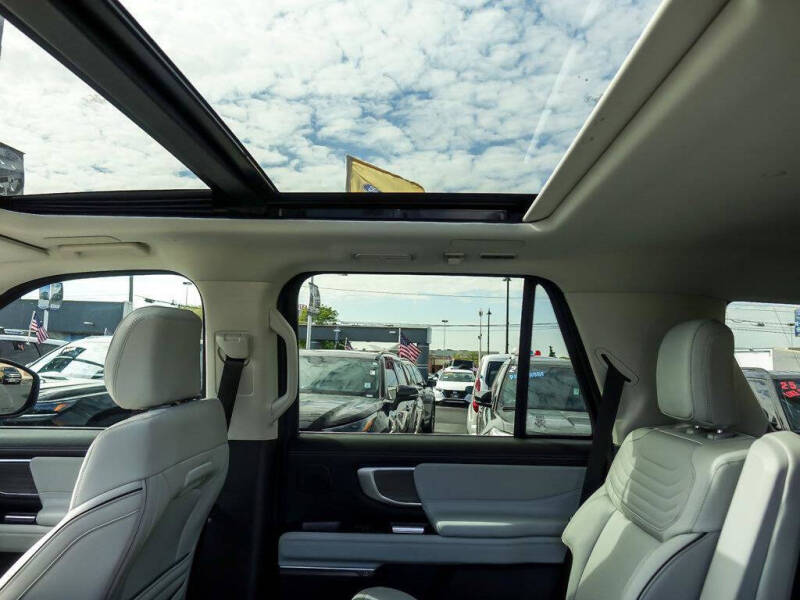 2025 Ford Expedition Platinum