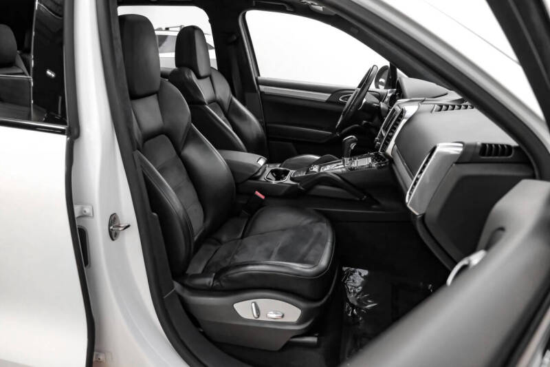 2014 Porsche Cayenne GTS