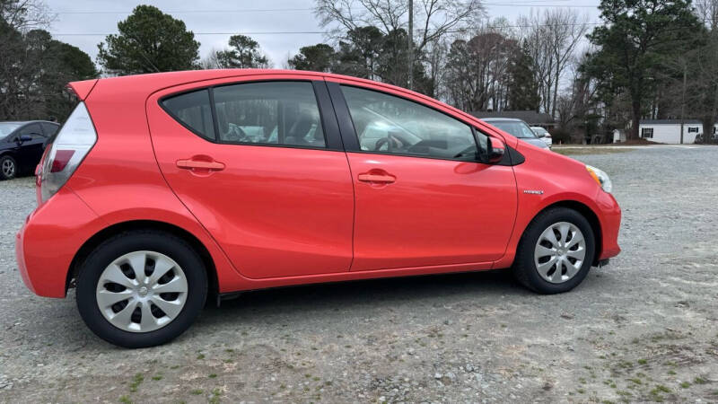 2013 Toyota Prius c Four photo 5