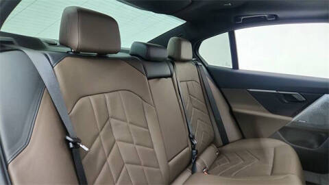 2025 BMW 5 Series 530i