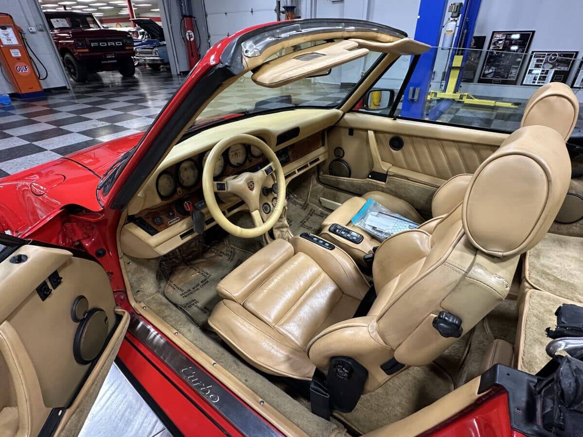 1985 Porsche 930 11
