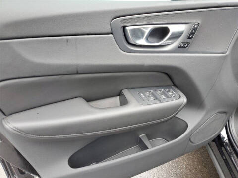 2025 Volvo XC60 B5 Plus Dark Theme