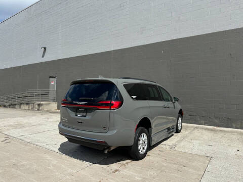 2022 Chrysler Pacifica Touring L