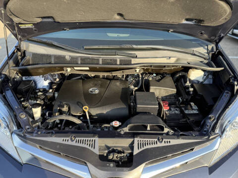 2019 Toyota Sienna XLE 7-Passenger Auto Access Seat