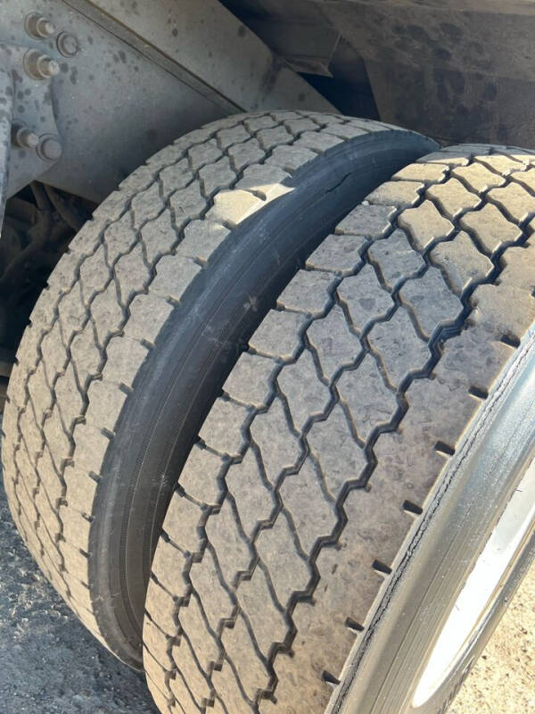 2012 Freightliner M2 106