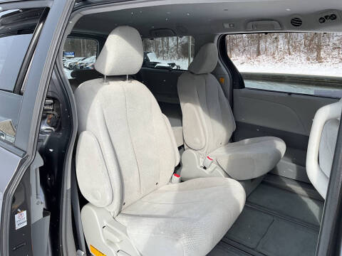 2011 Toyota Sienna LE 7-Passenger