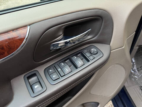 2012 Chrysler Town and Country Touring