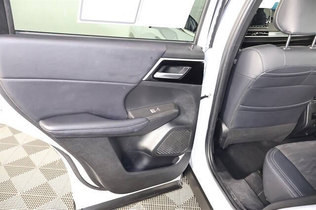 2023 Mitsubishi Outlander SE