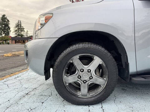 2013 Toyota Sequoia SR5