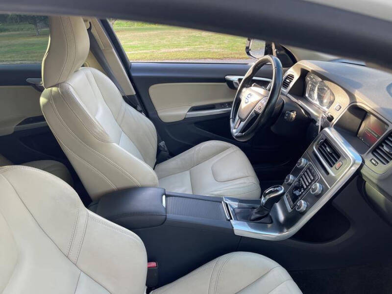 2015 Volvo V60 Cross Country T5