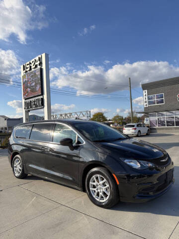 2023 Chrysler Voyager LX