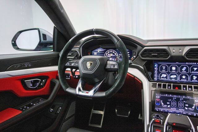2022 Lamborghini Urus