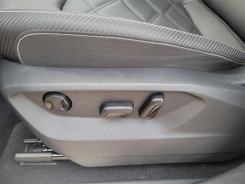 2025 Volkswagen Atlas Cross Sport SE