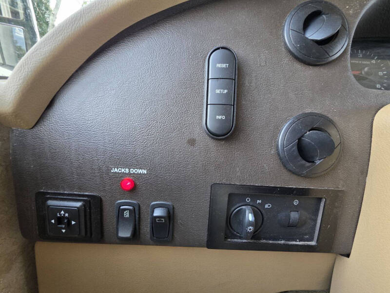 2013 Winnebago Vista