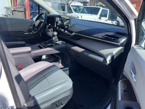 2022 Toyota Sienna XLE 7-Passenger