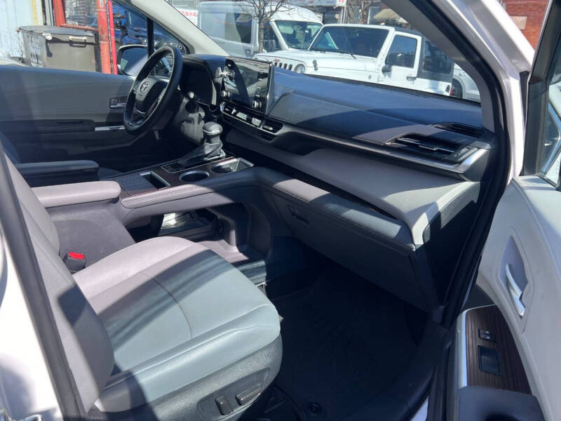 2022 Toyota Sienna XLE 7-Passenger