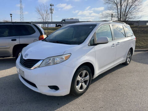 2013 Toyota Sienna for sale at AUTOSAVIN in Villa Park IL