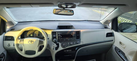 2012 Toyota Sienna LE 8-Passenger