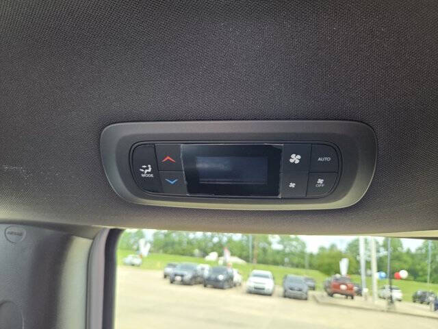 2026 Chrysler Voyager LX