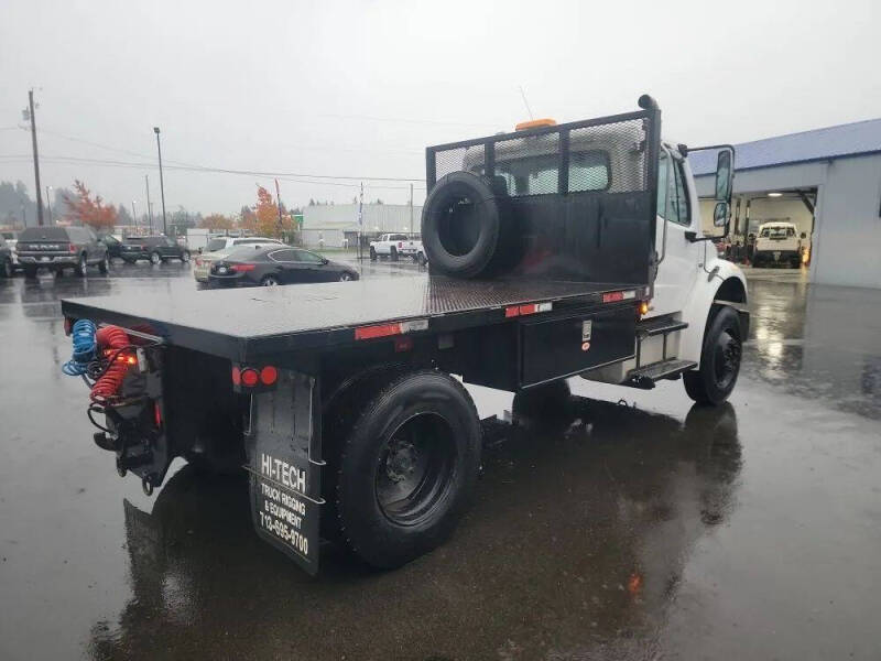 2004 Freightliner M2 106