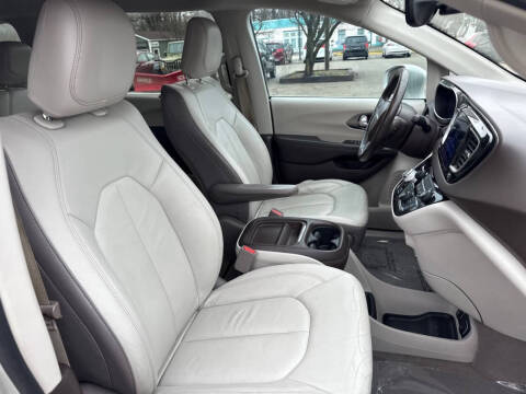 2017 Chrysler Pacifica Touring-L