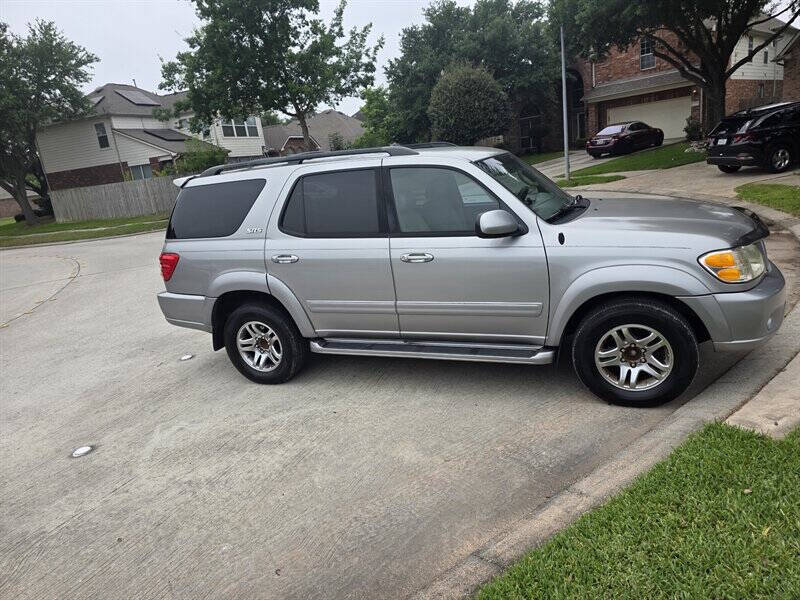 2004 Toyota Sequoia SR5