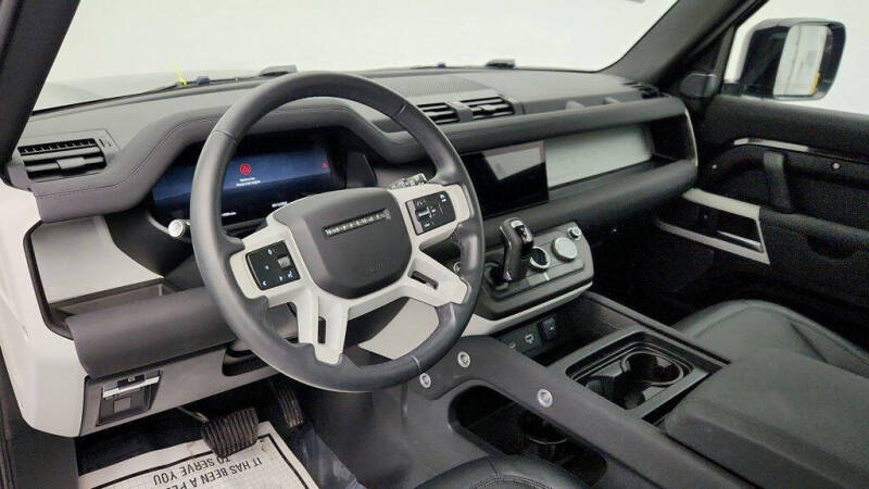 2023 Land Rover Defender 90 SE