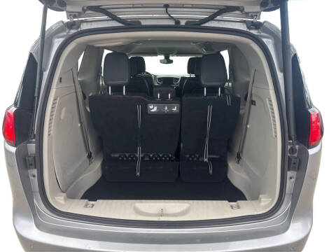 2017 Chrysler Pacifica Touring-L