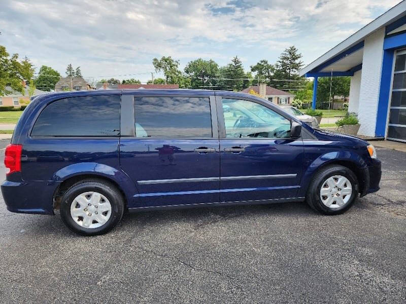 2013 Dodge Grand Caravan SE photo 2