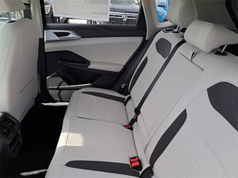 2025 Volkswagen Taos SE