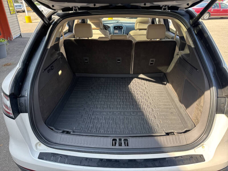 2019 Lincoln Nautilus Reserve