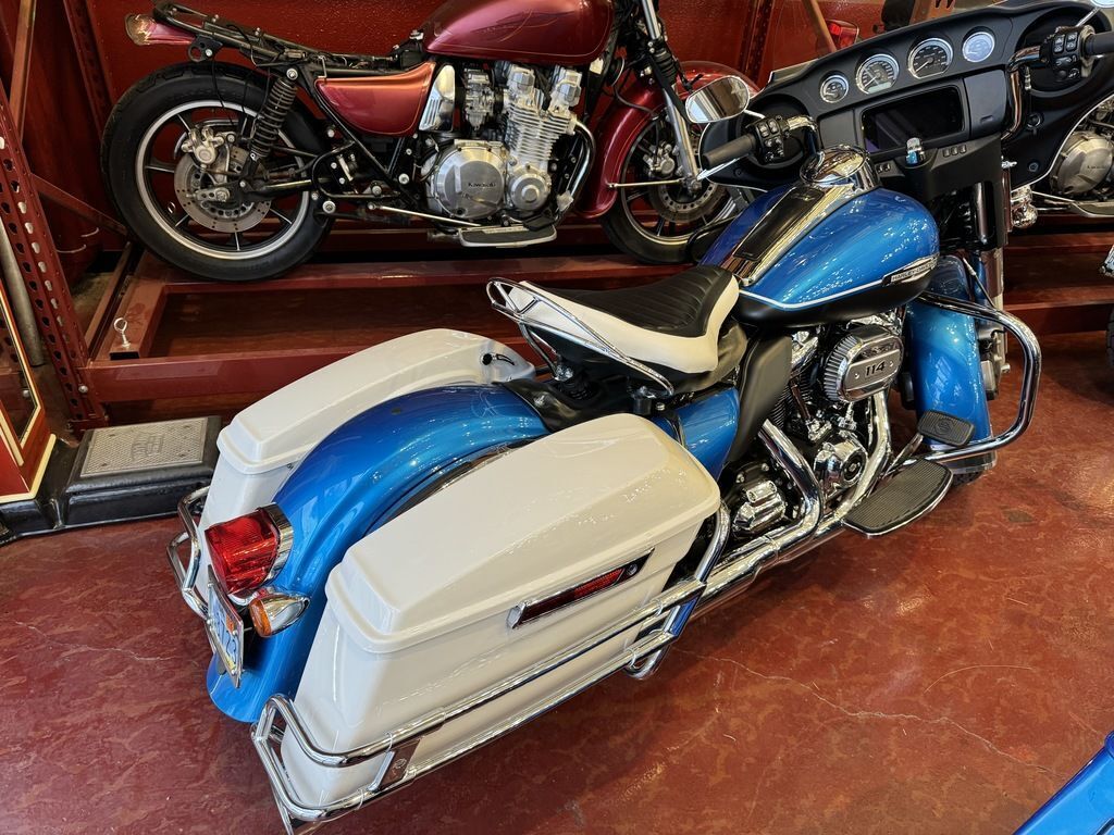 2021 Harley-Davidson® FLH - Electra Glide® Revi 3
