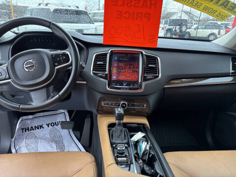 2016 Volvo XC90 T6 Momentum