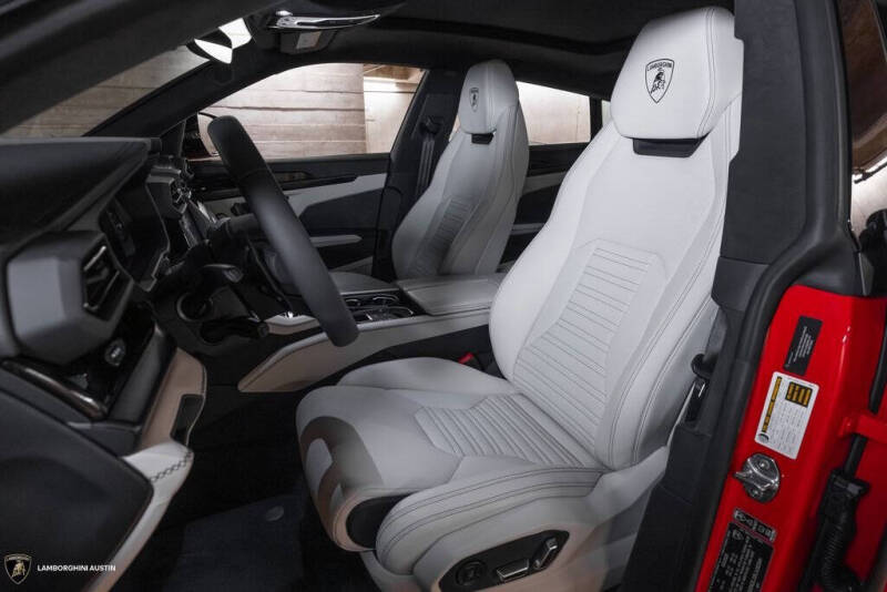 2025 Lamborghini Urus SE