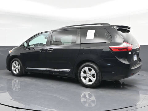2017 Toyota Sienna LE 8-Passenger