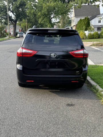 2016 Toyota Sienna LE 8-Passenger