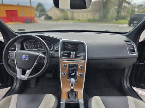 2016 Volvo XC60 T5 Drive-E Premier