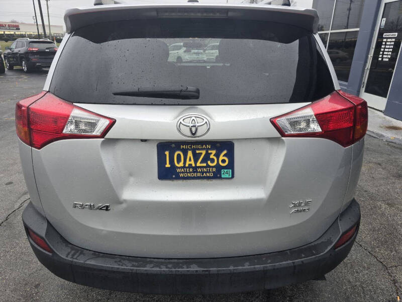 2014 Toyota RAV4 XLE photo 8