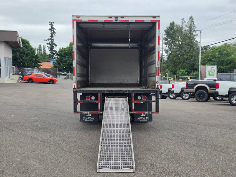 2018 Freightliner M2 106
