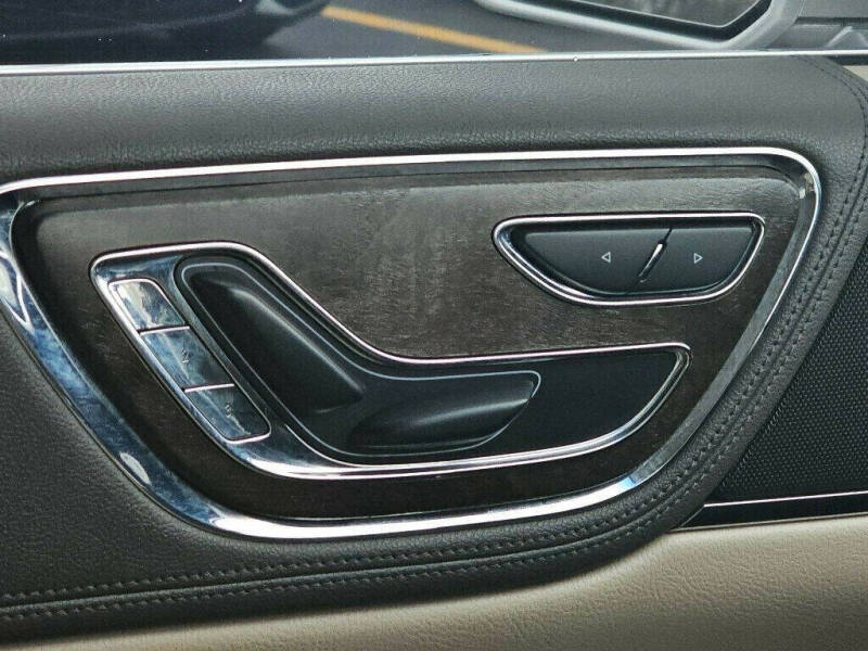 2018 Lincoln Continental Select